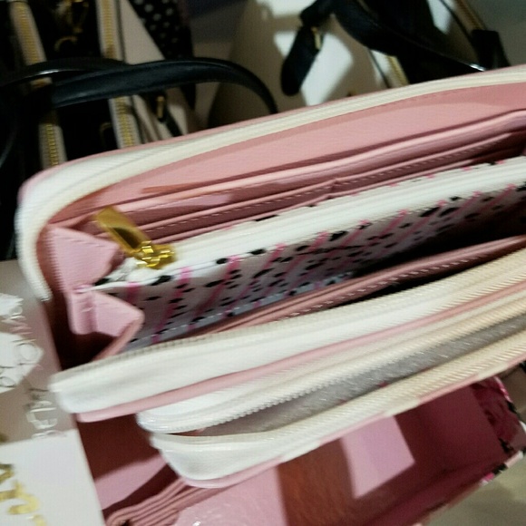 Betsey Johnson wristlet wallet - Picture 6 of 8